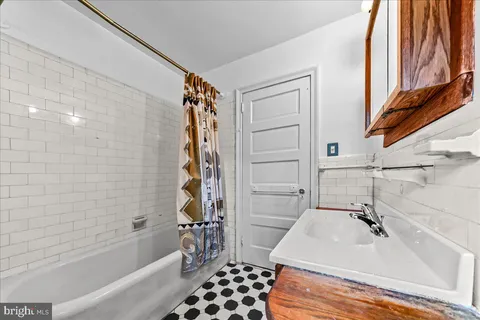 $679,000 | 4 East Lodges Lane, Bala Cynwyd, PA 19004