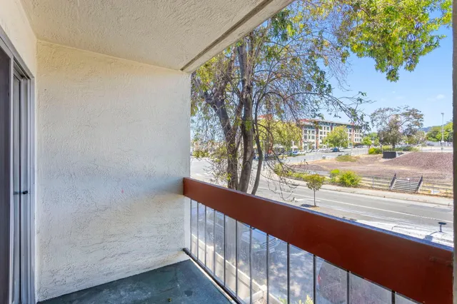 $325,000 | 288 Whitmore Street, Unit 215, Oakland, CA 94611