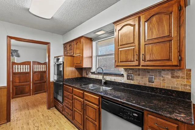 $290,000 | 416 Newcastle Drive, DeSoto, TX 75115