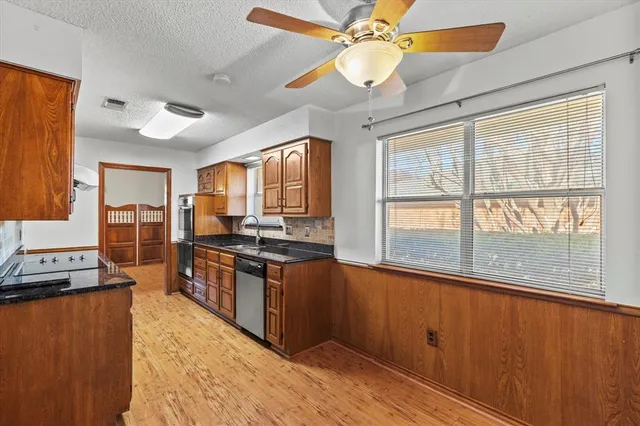 $290,000 | 416 Newcastle Drive, DeSoto, TX 75115