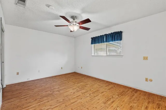 $290,000 | 416 Newcastle Drive, DeSoto, TX 75115