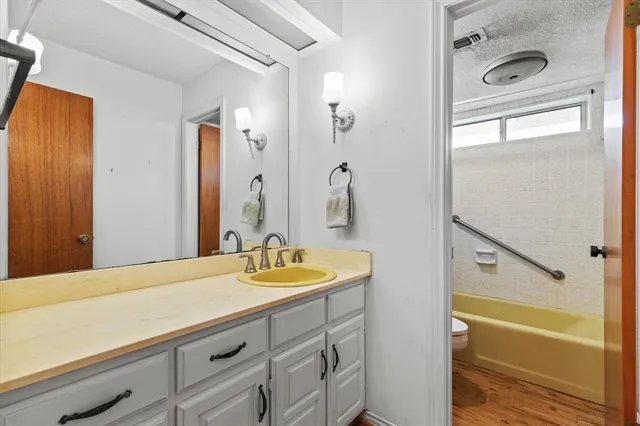 $290,000 | 416 Newcastle Drive, DeSoto, TX 75115