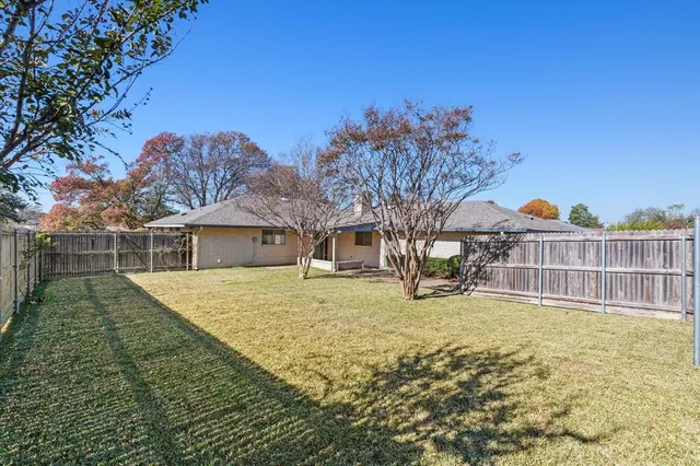 $290,000 | 416 Newcastle Drive, DeSoto, TX 75115