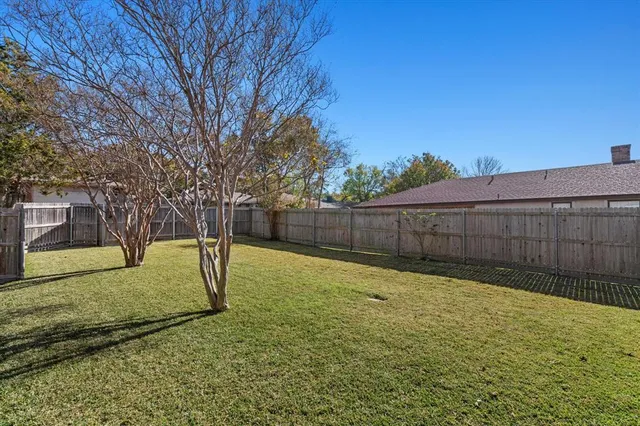 $290,000 | 416 Newcastle Drive, DeSoto, TX 75115