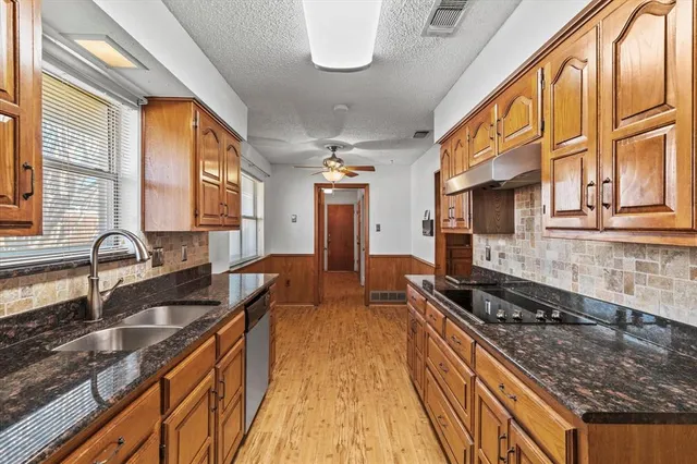 $290,000 | 416 Newcastle Drive, DeSoto, TX 75115