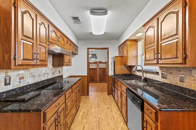 $290,000 | 416 Newcastle Drive, DeSoto, TX 75115