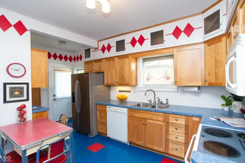 $325,000 | 66 Johnson Avenue, Indianapolis, IN 46219