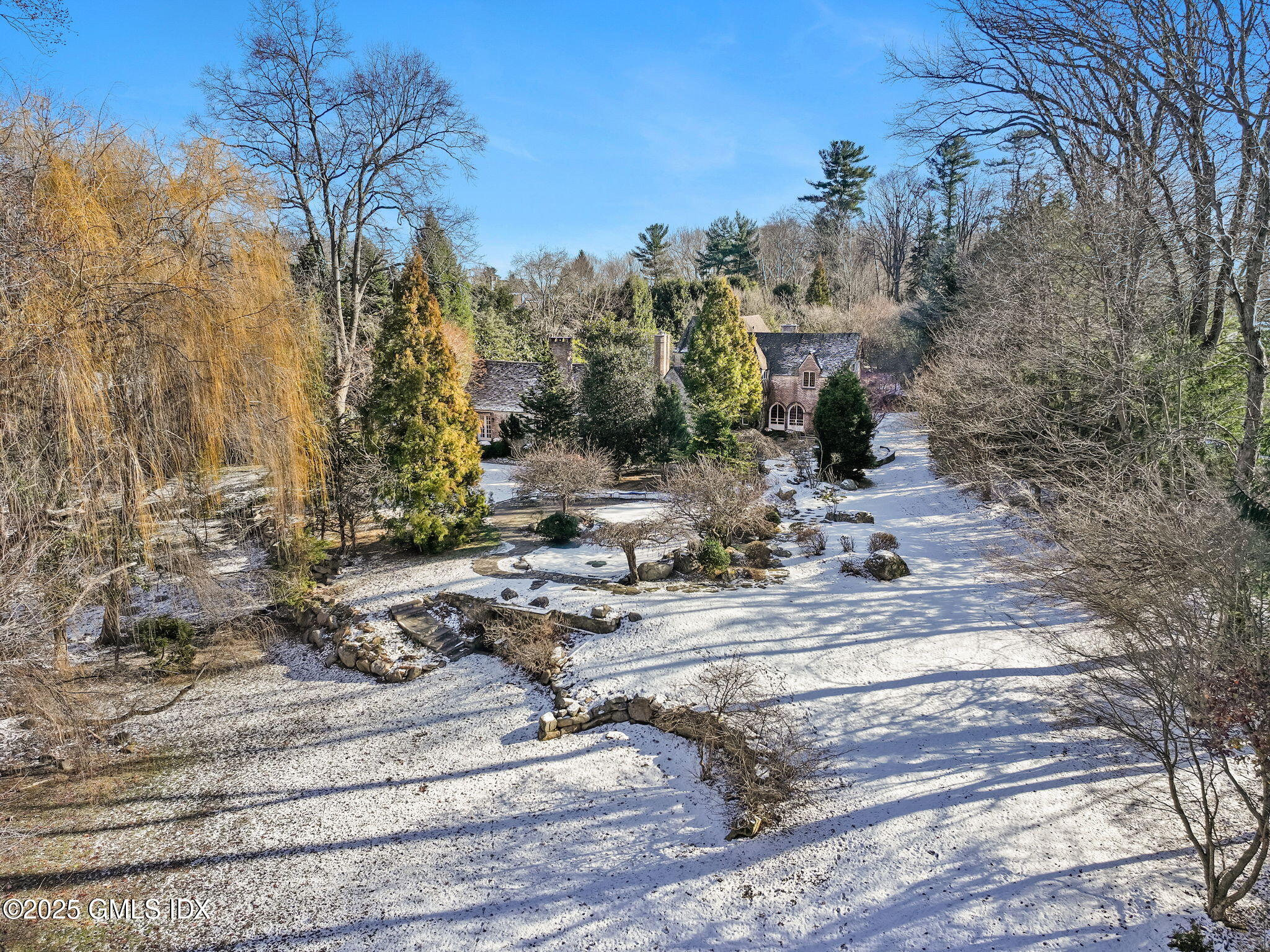 520 Indian Field Road Greenwich, CT 06830 - Photo 5 of 55 a view of a yard with street