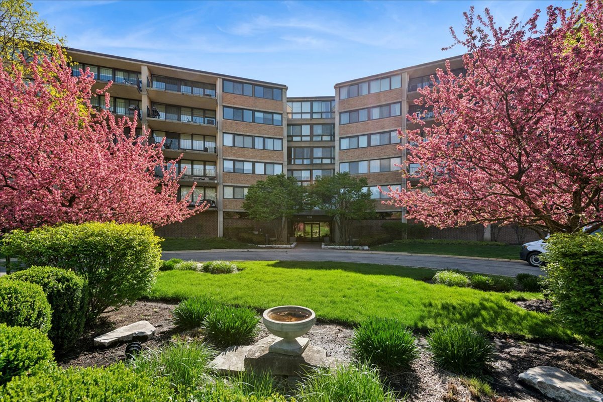101 Bar Harbour Road, Unit 4L Schaumburg, IL 60193 - Photo 1 of 20