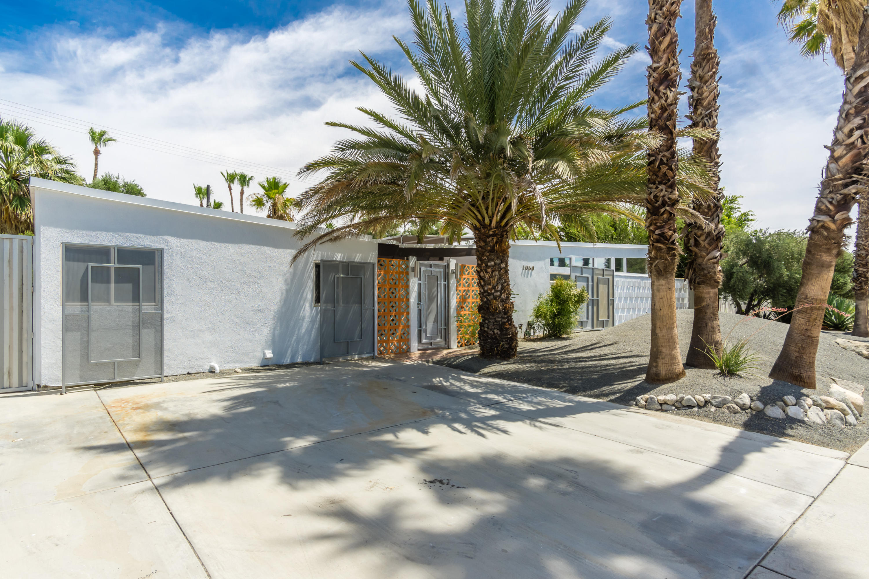 1050 East Racquet Club Road Palm Springs, CA 92262 - Photo 3 of 39 1050_E_Racquet_Club_PS_PRINT_4