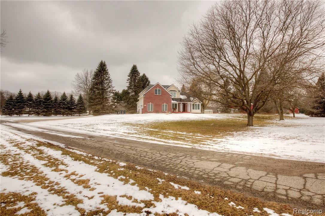 4762 Golf Club Road Howell, MI 48843 - Photo 6 of 42 930A2564_5_6.jpg