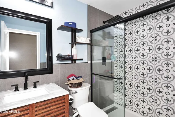 a view of a garden with lawn chairs