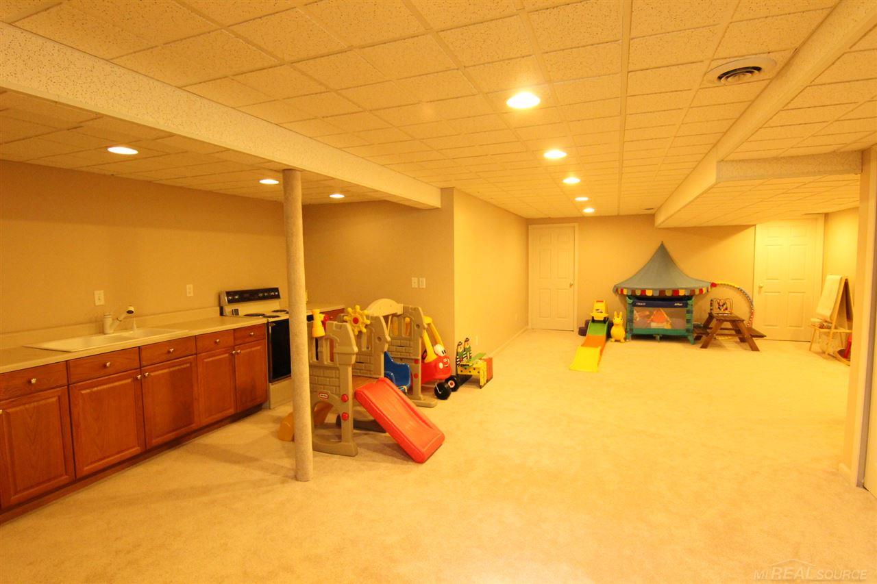 898 Rambling Drive Rochester, MI 48307 - Photo 40 of 45 31291388-39.JPG