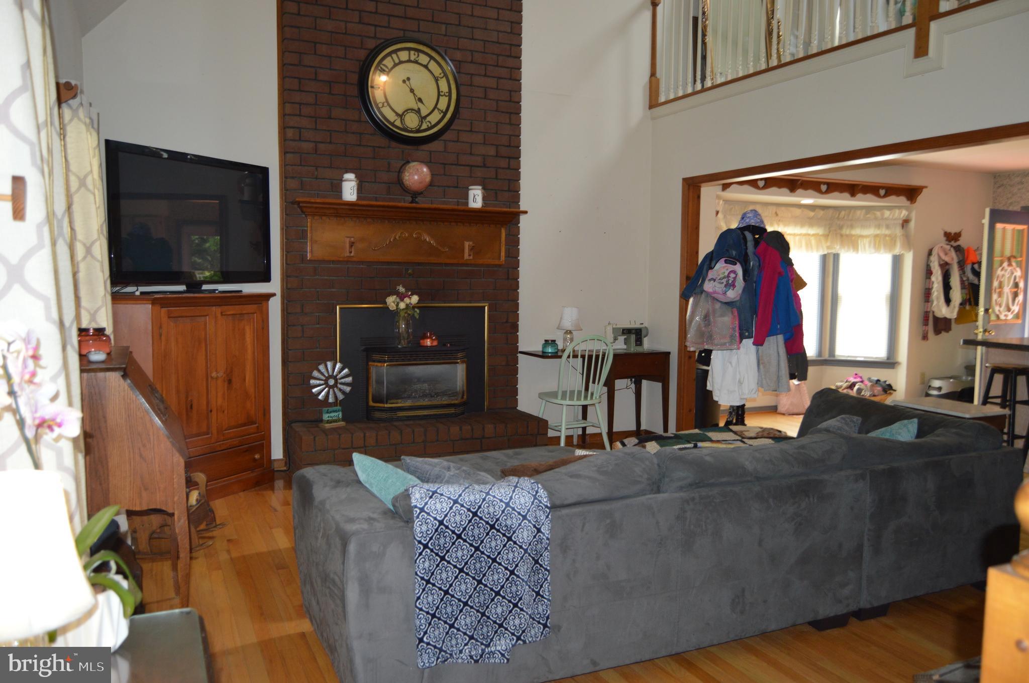 26316 Old Pitts Road Ruther Glen, VA 22546 - Photo 11 of 30 Living room