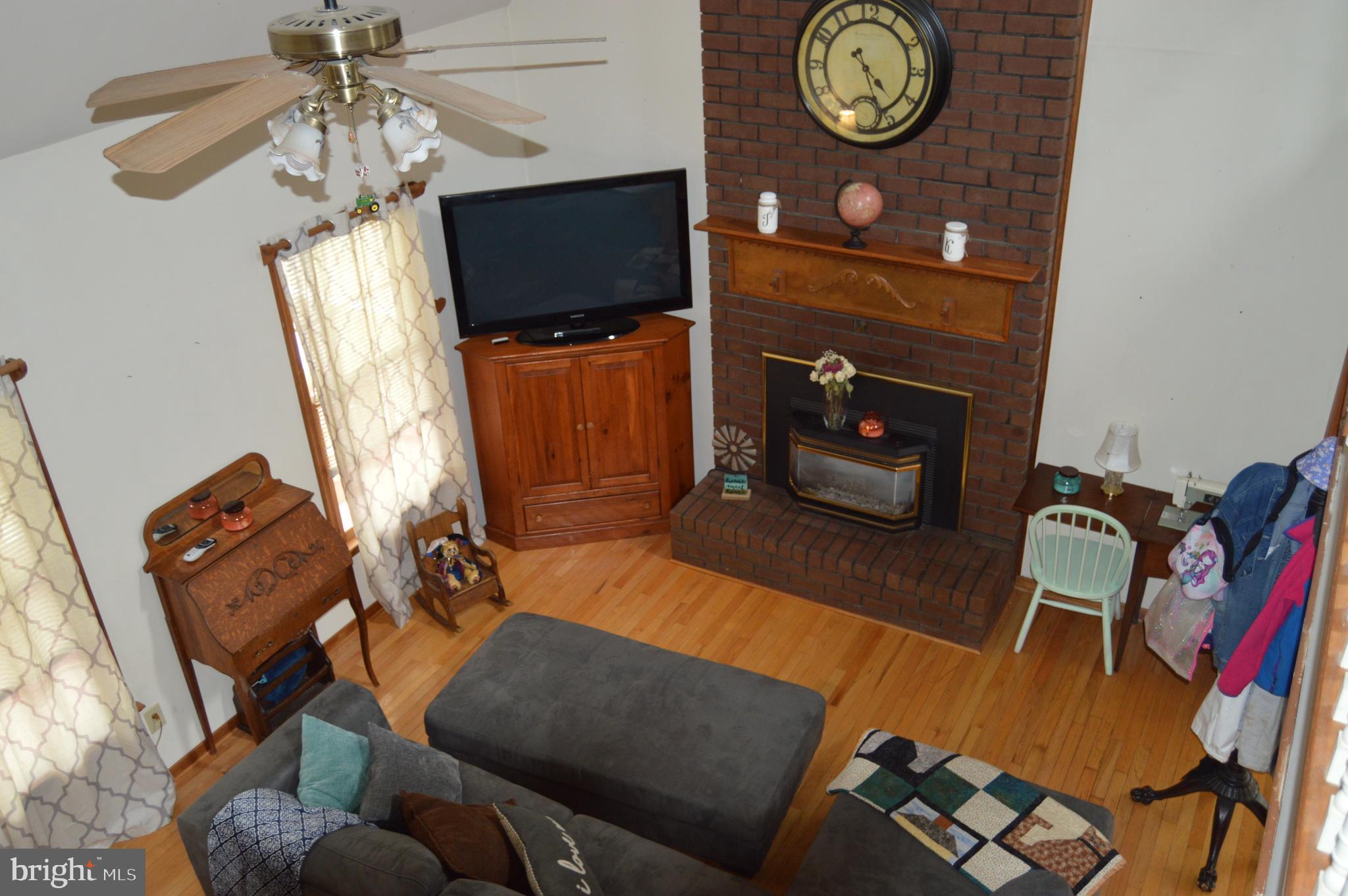 26316 Old Pitts Road Ruther Glen, VA 22546 - Photo 13 of 30 Living room