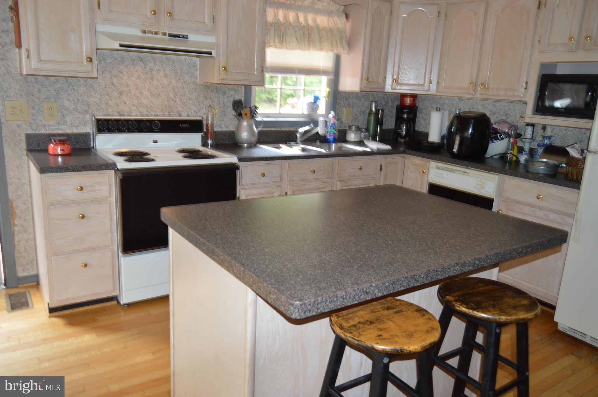 26316 Old Pitts Road Ruther Glen, VA 22546 - Photo 18 of 30 Island