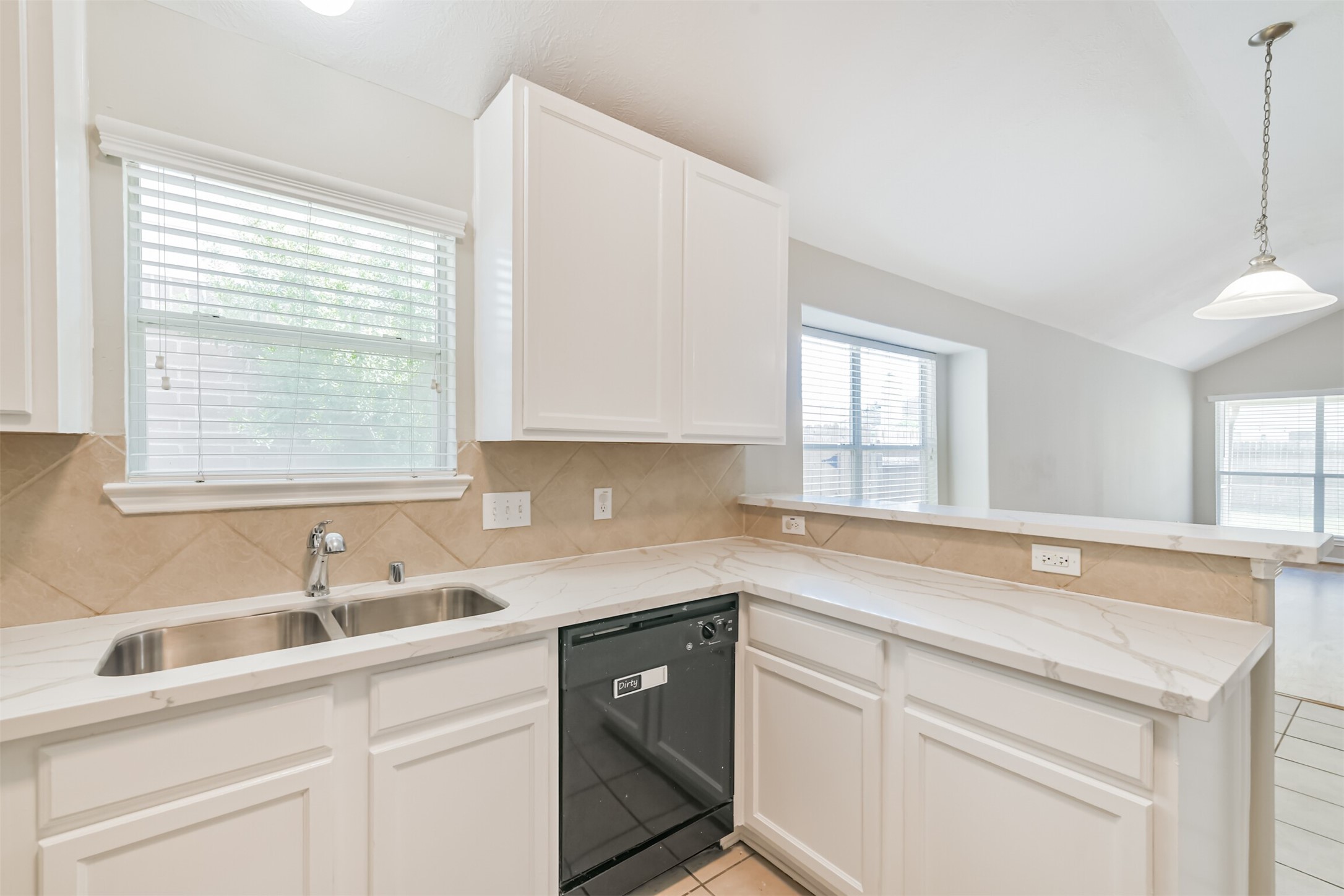 8331 Loetsch Ridge Way Spring, TX 77379 - Photo 15 of 31 Breakfast bar.