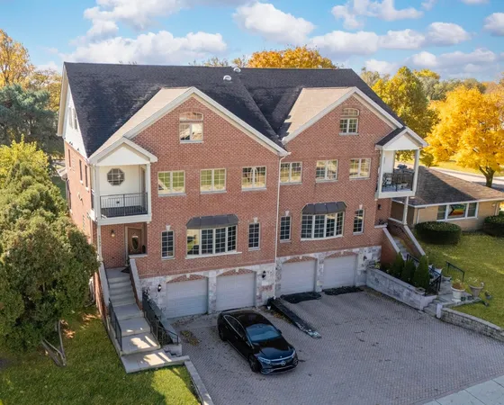 $774,500 | 5533 Lincoln Avenue, Morton Grove, IL 60053