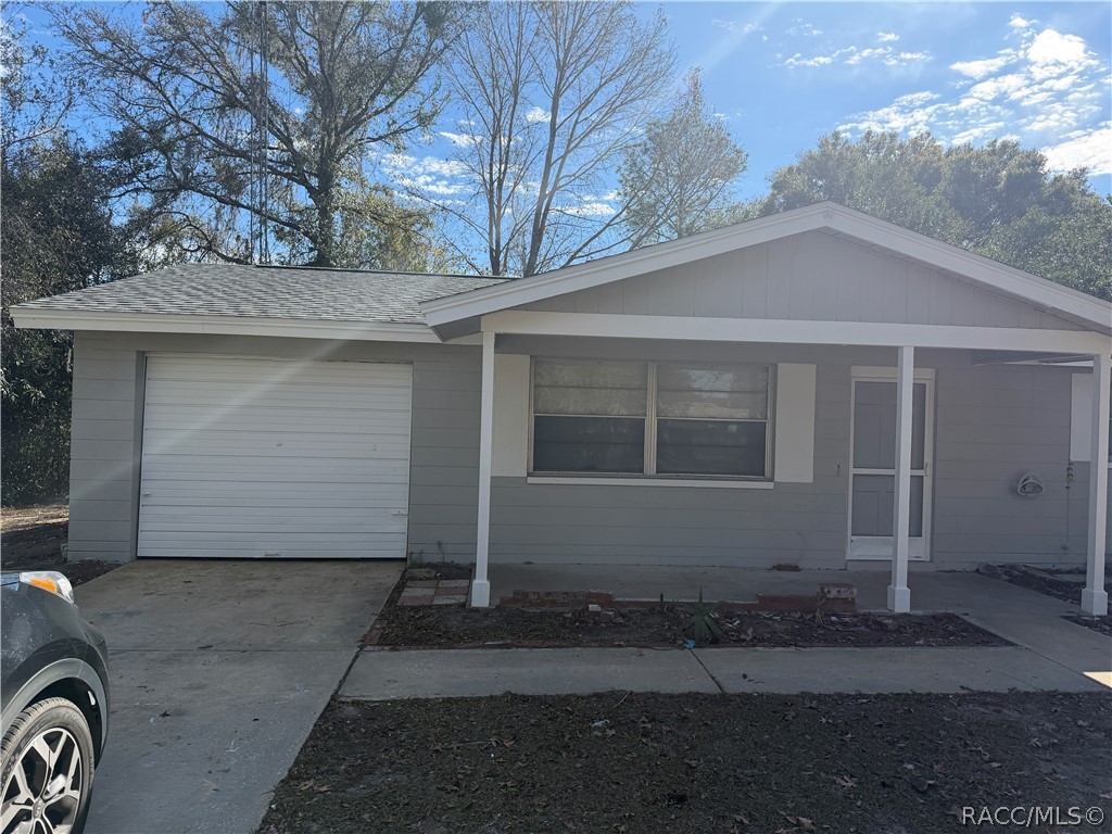 2713 Adams Street West Inverness, FL 34453 - Photo 2 of 18