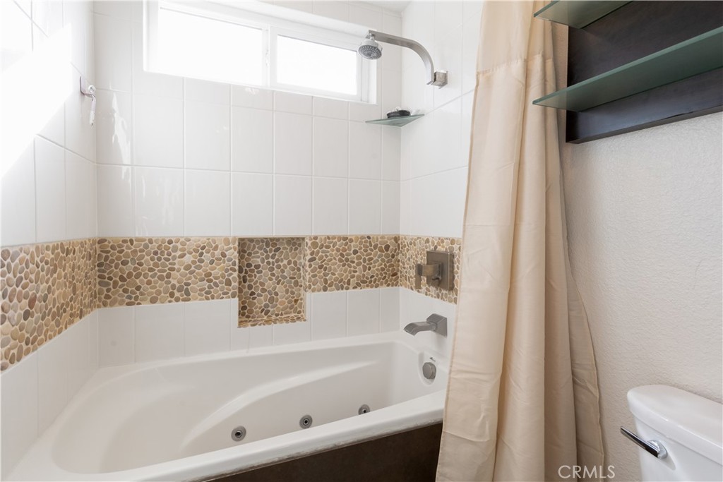 6471 Caledon Place Rancho Cucamonga, CA 91737 - Photo 16 of 42 Master bathroom jacuzzi tub