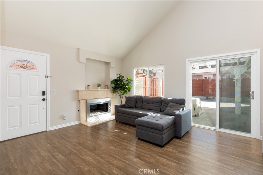 6471 Caledon Place Rancho Cucamonga, CA 91737 - Photo 6 of 42 Living Room