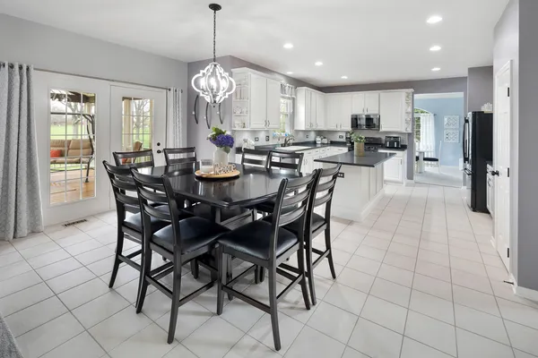 $634,500 | 430 Clover Drive, Algonquin, IL 60102