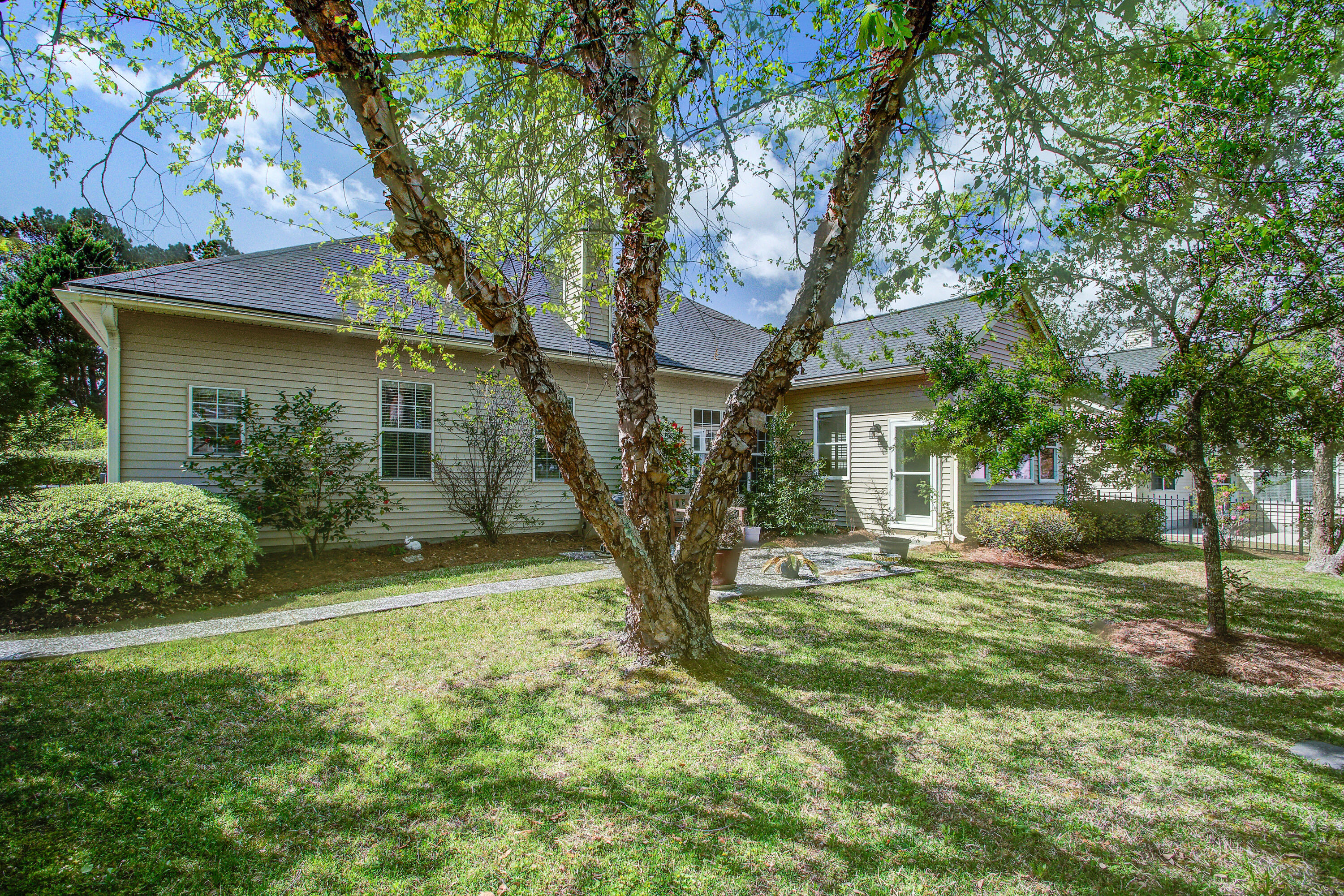1462 Clarendon Way Mount Pleasant, SC 29466 - Photo 24 of 39 Backyard