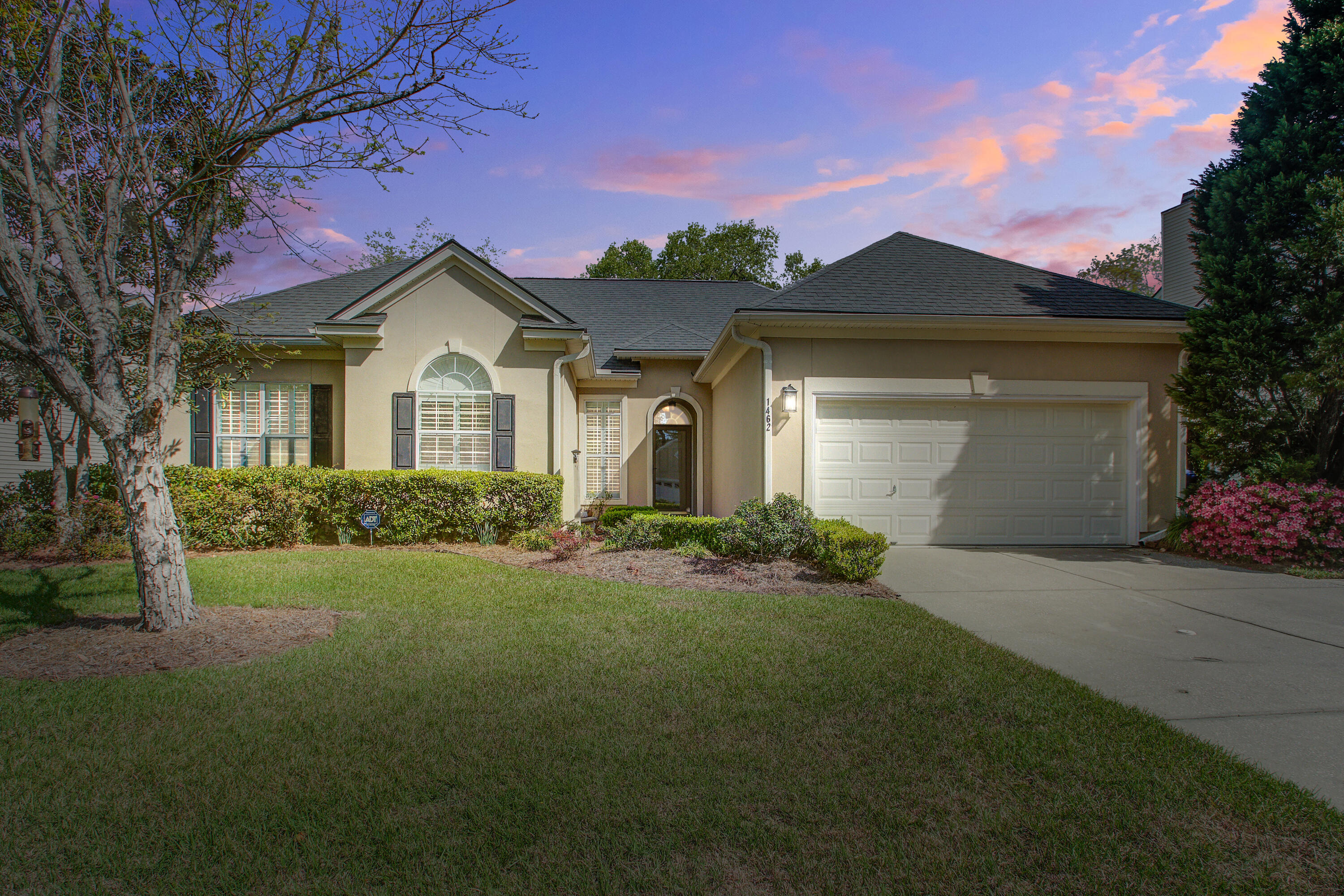 1462 Clarendon Way Mount Pleasant, SC 29466 - Photo 28 of 39 Front