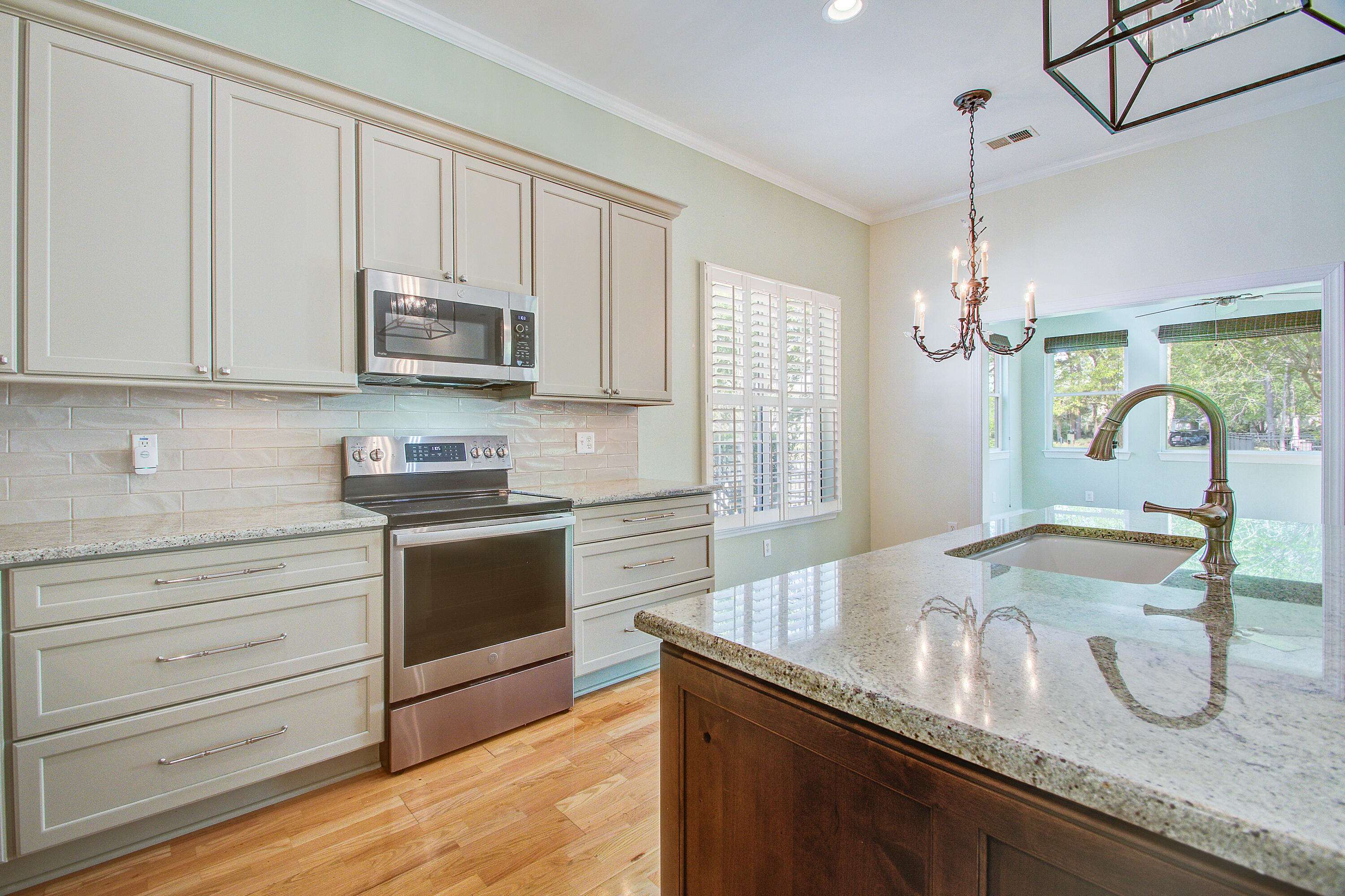 1462 Clarendon Way Mount Pleasant, SC 29466 - Photo 5 of 39 Kitchen