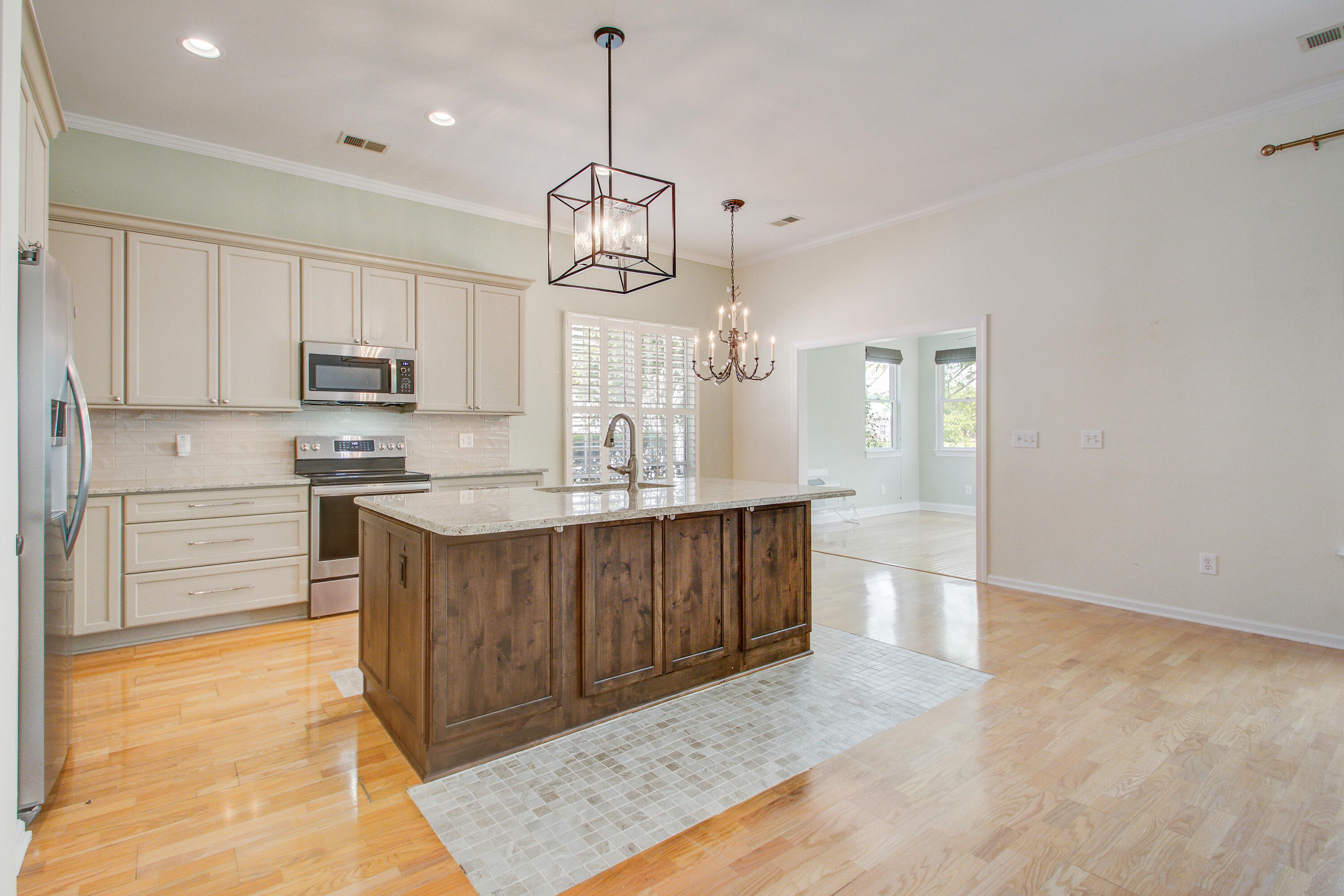 1462 Clarendon Way Mount Pleasant, SC 29466 - Photo 7 of 39 Kitchen