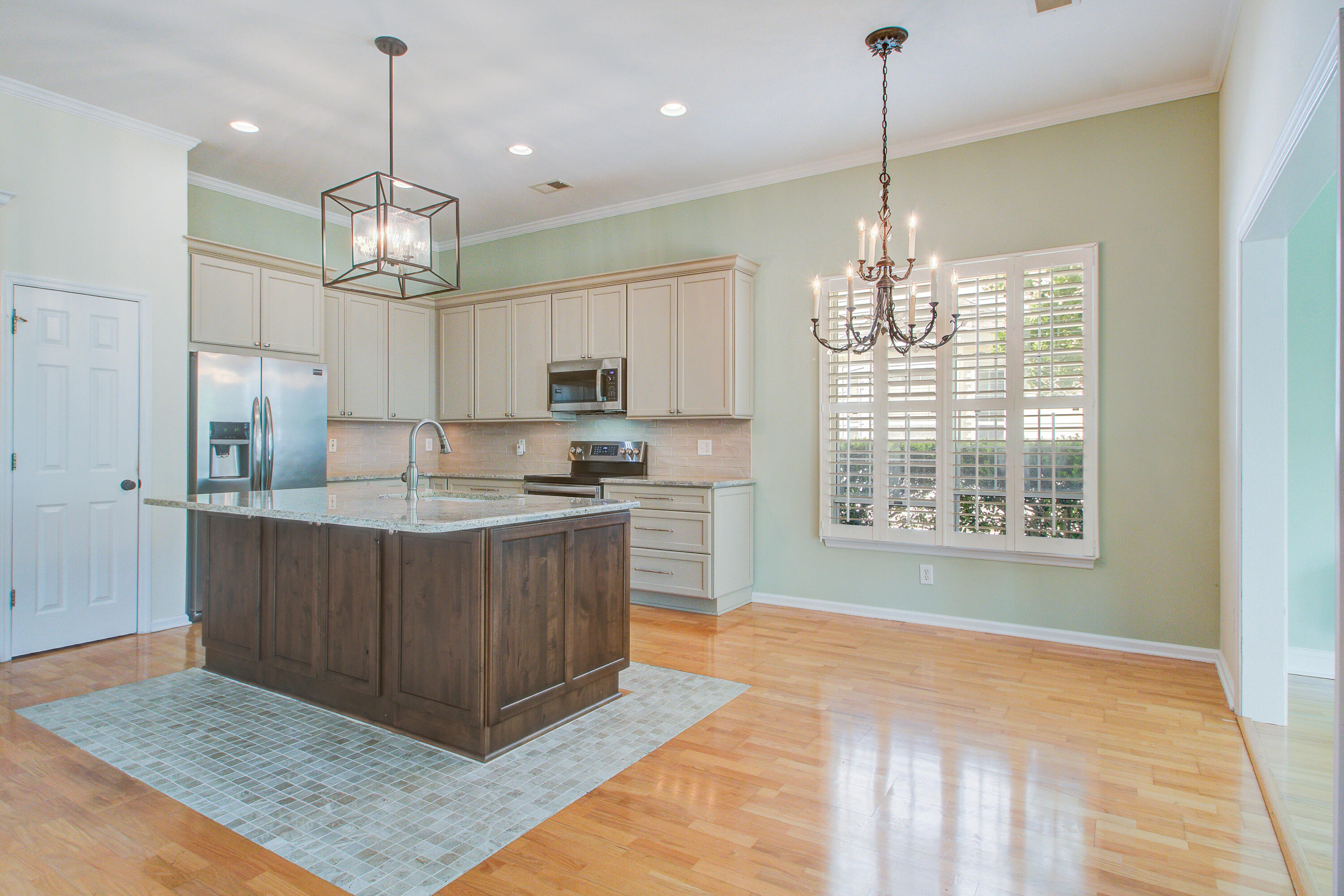 1462 Clarendon Way Mount Pleasant, SC 29466 - Photo 9 of 39 Kitchen