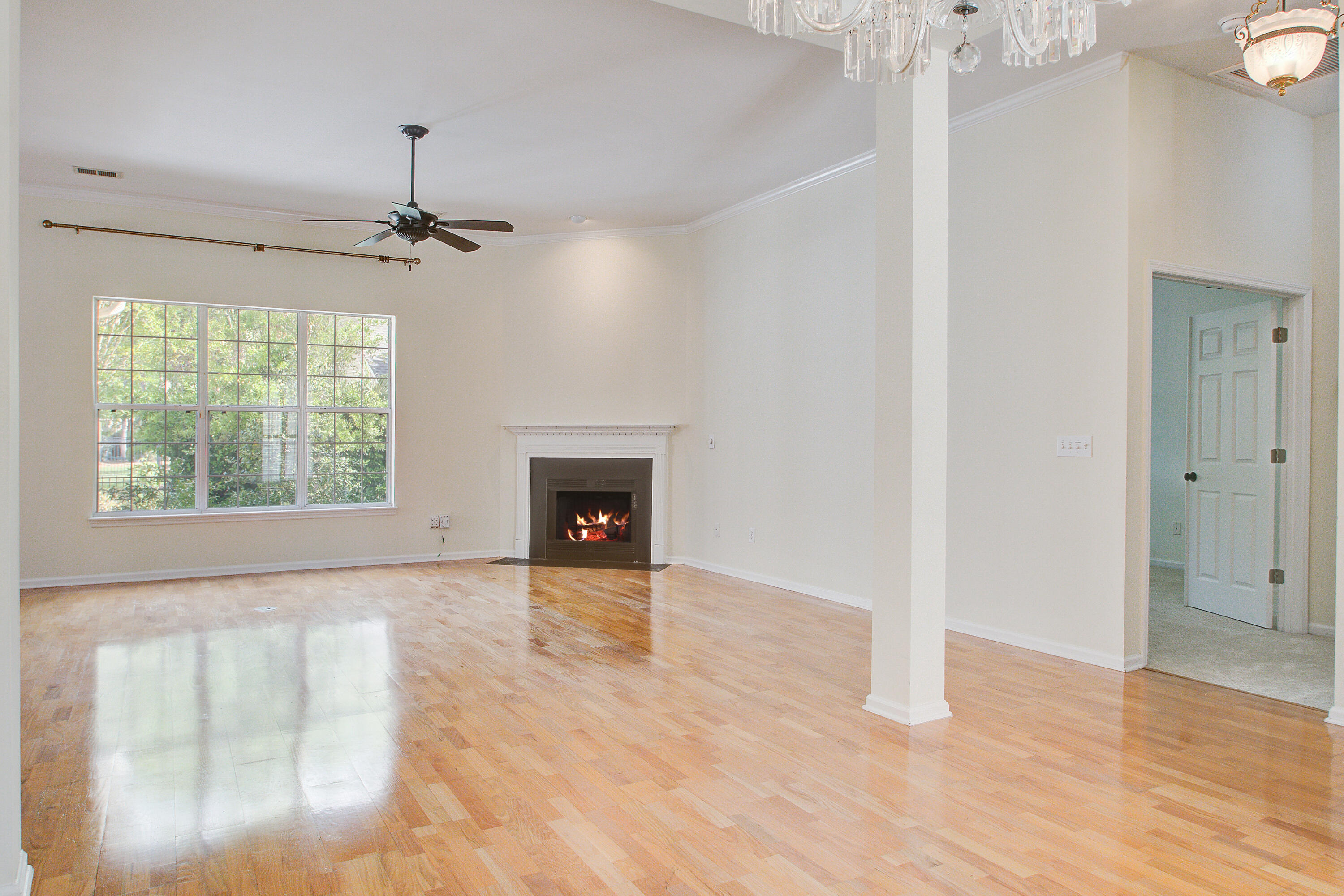 1462 Clarendon Way Mount Pleasant, SC 29466 - Photo 10 of 39 Family room