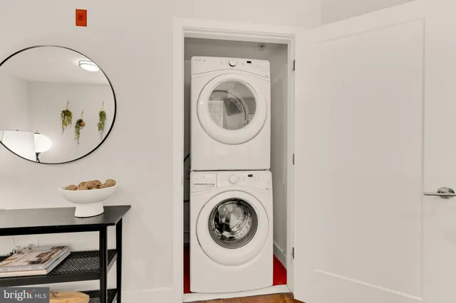 a close view of utility room with washer and dryer