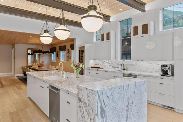 a bathroom with a sink vanity and a mirror