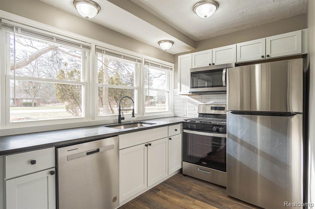 16010 West 13 Mile Road Beverly Hills, MI 48025 - Photo 2 of 21
