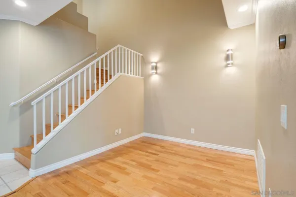 a view of a big room with a garage