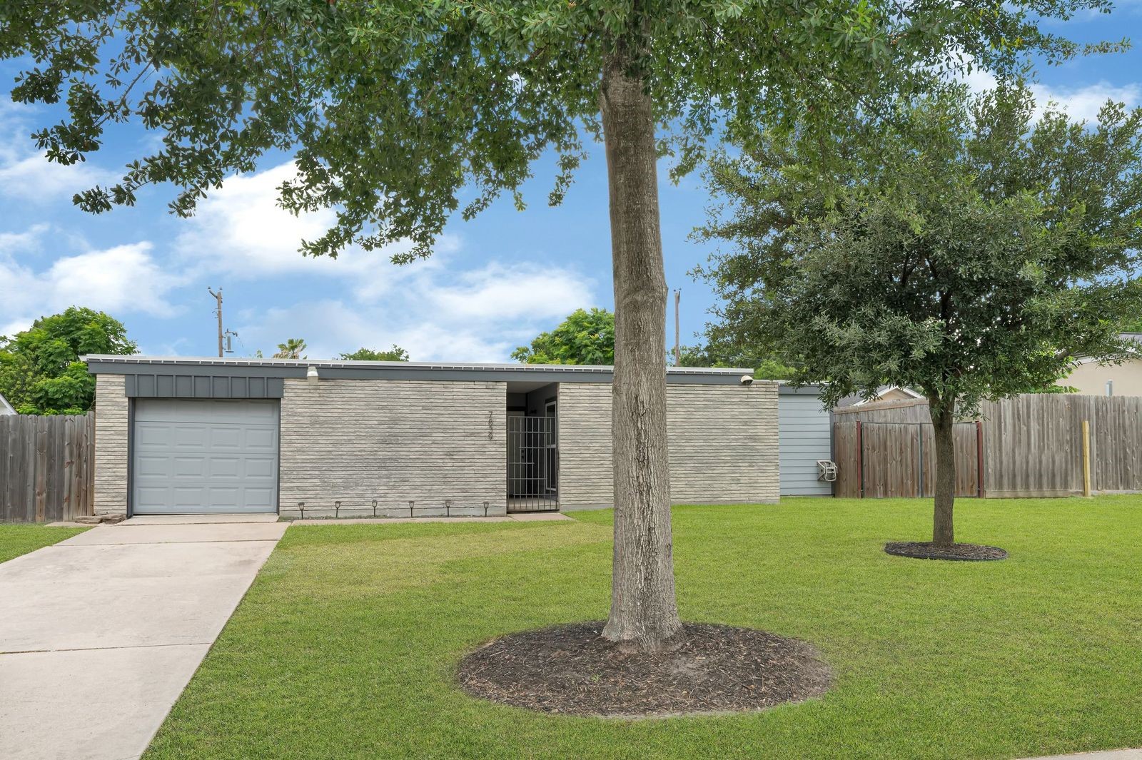7839 Fondren Road Houston, TX 77074 - Photo 2 of 33