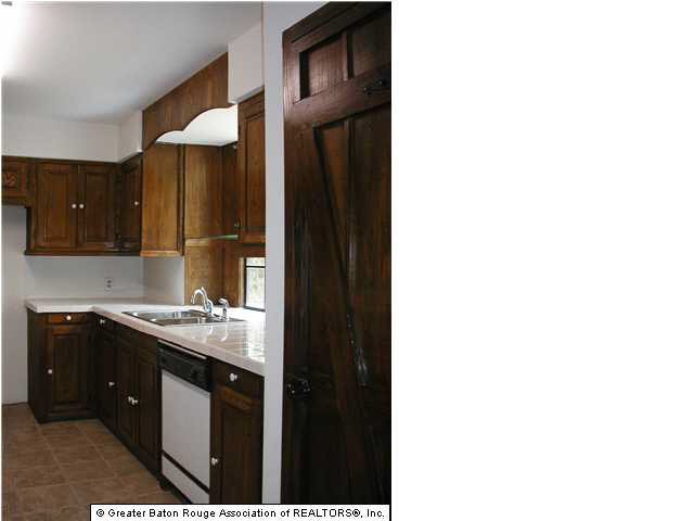 732 Fulwar Skipwith Road Baton Rouge, LA 70810 - Photo 4 of 6