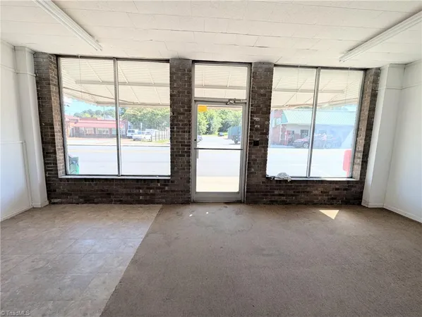 $2,400 | 12 South Main Street, Denton, NC 27239