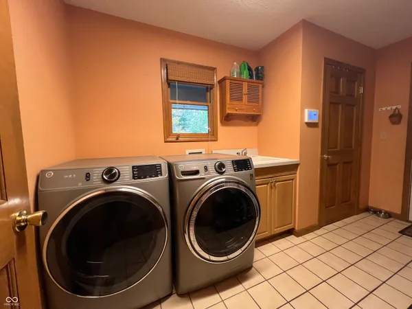 $449,900 | 226 Lakeshore Drive, Batesville, IN 47006