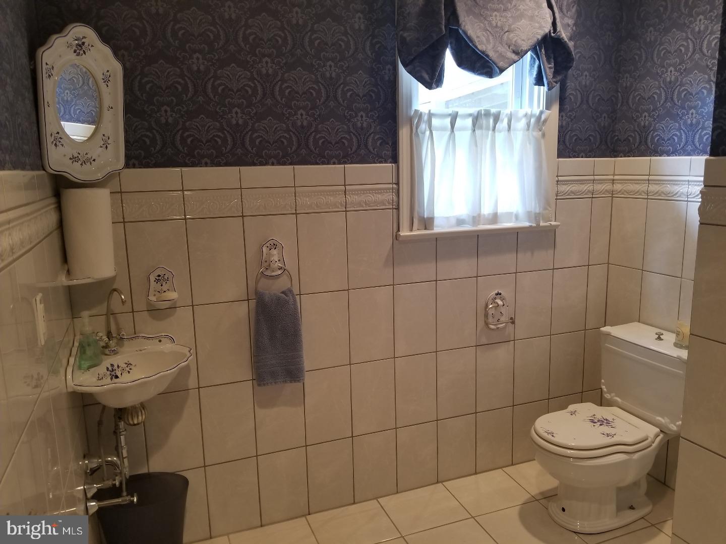 1024 Lindsay Lane Rydal, PA 19046 - Photo 9 of 13 Half Bath