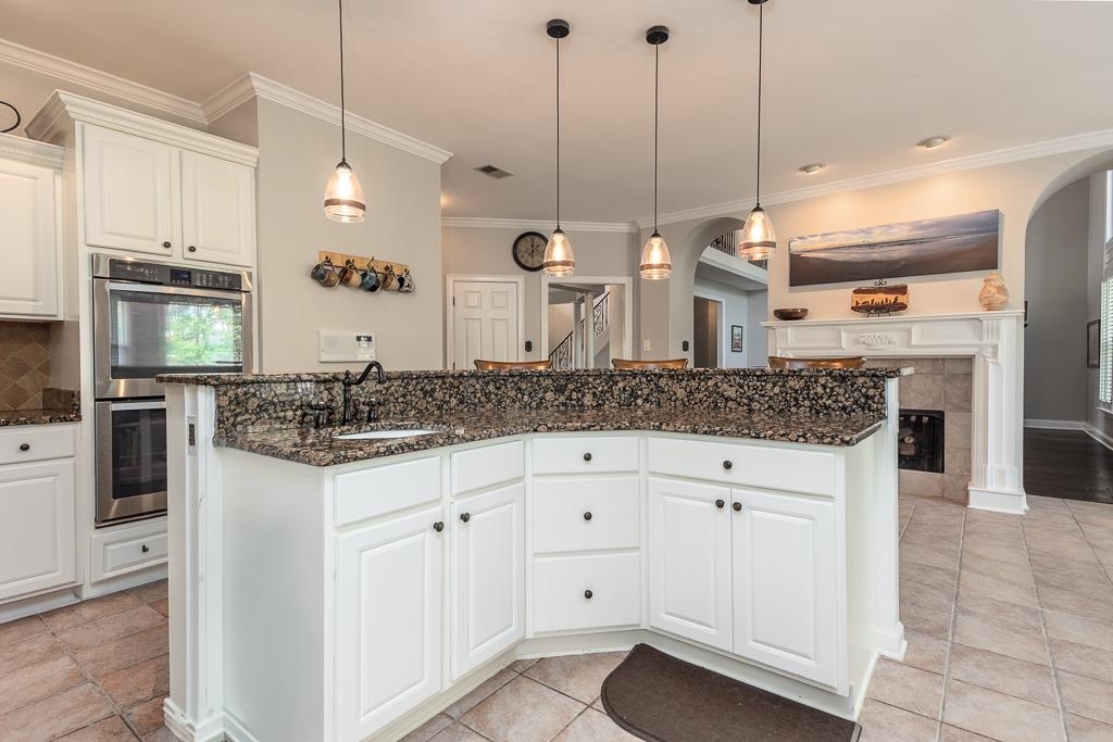 1725 John Ridge Drive Collierville, TN 38017 - Photo 12 of 34 a kitchen with stainless steel appliances granite countertop a sink a oven a stove and a refrigerator