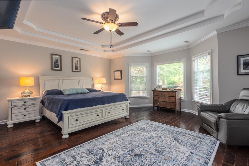 1725 John Ridge Drive Collierville, TN 38017 - Photo 17 of 34 a bedroom with a bed and a couch