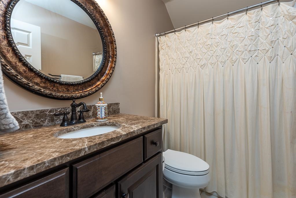 1725 John Ridge Drive Collierville, TN 38017 - Photo 27 of 34 a bathroom with a granite countertop sink and a mirror