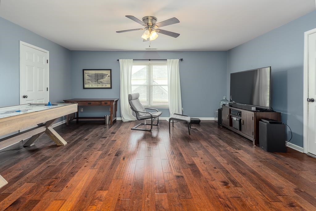 1725 John Ridge Drive Collierville, TN 38017 - Photo 28 of 34 a workspace with furniture hardwood and a window