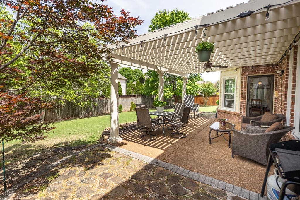 1725 John Ridge Drive Collierville, TN 38017 - Photo 30 of 34 a view of a chair and tables in the patio