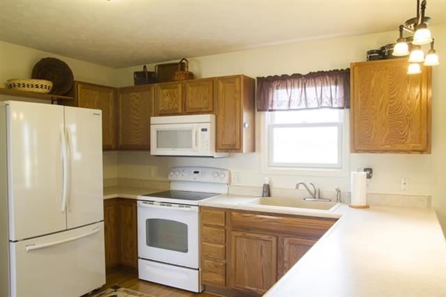 11932 Yoder Road Roanoke, IN 46783 - Photo 8 of 28