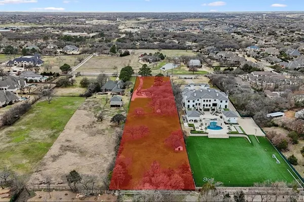 an aerial view of a yard