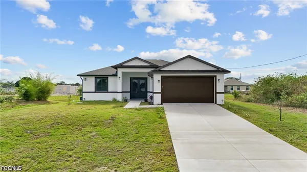 $349,900 | 8033 Oakleaf Circle, LaBelle, FL 33935