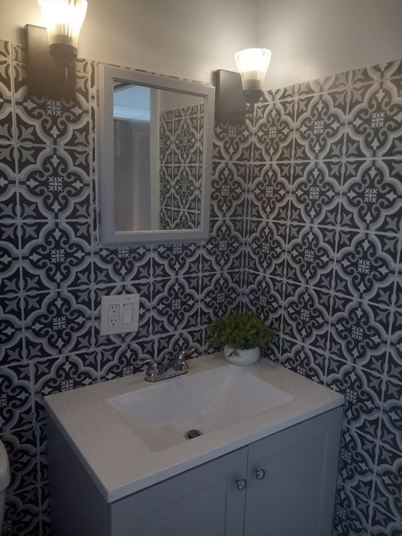 327 Union Street Randolph, MA 02368 - Photo 6 of 27